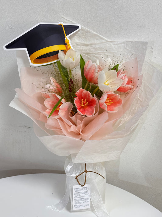 10 Tulips Bouquet (With Graduation Cap Card)